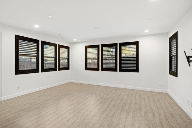 Building Photo - 4 Bedroom Upscale Rocklin Home Available NOW