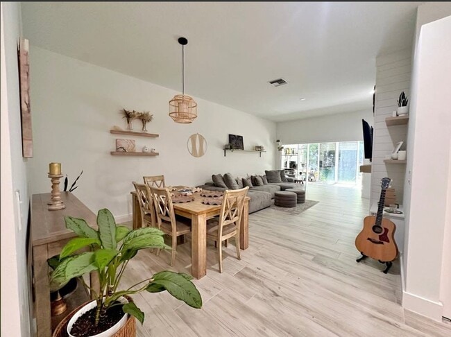 Building Photo - 1813 Wood Fern Dr