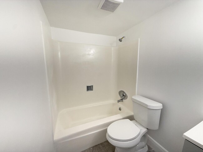Building Photo - 906 Foresteria Dr