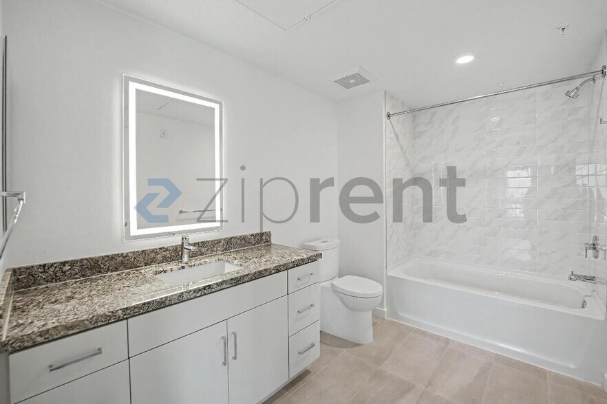 Building Photo - Unit 403