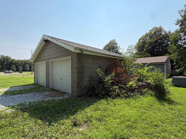 Building Photo - 2209 Hawthorne Ave