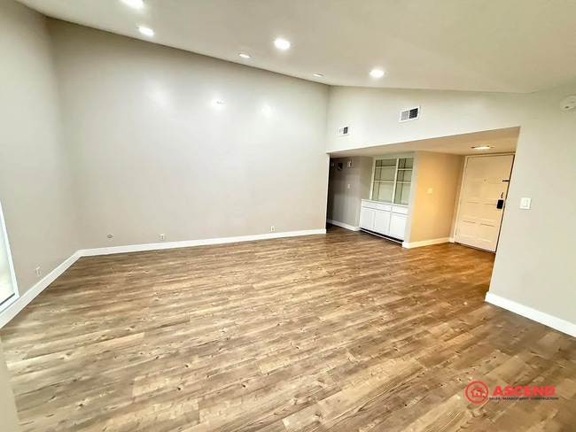 Building Photo - Beautiful 4 Bedroom home.