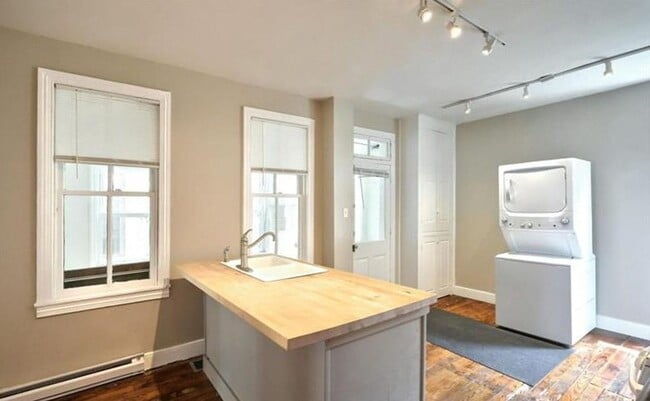 Building Photo - Coming Soon! Beautiful 3 Bedroom, 1 Bath C...