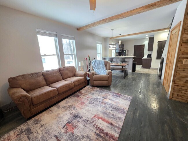 Building Photo - 920 2nd Ave S