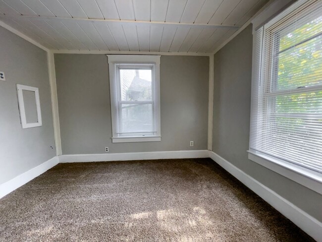 Building Photo - PRELEASING for AUGUST! Close to Campus