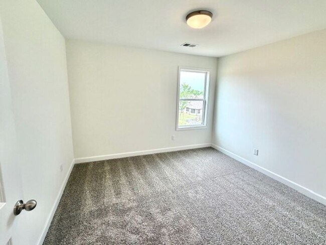 Building Photo - Now Available in Oakland! Brand New 4-bedroom 2.5 bath home.