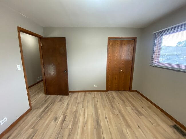 Building Photo - 2021 Kirschoff Ave