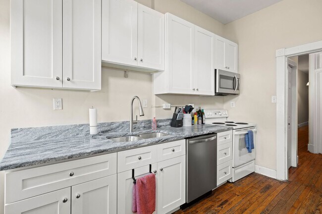 Building Photo - 1719 Hanover Ave