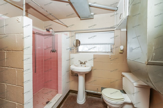 Building Photo - 287 Selden Ave