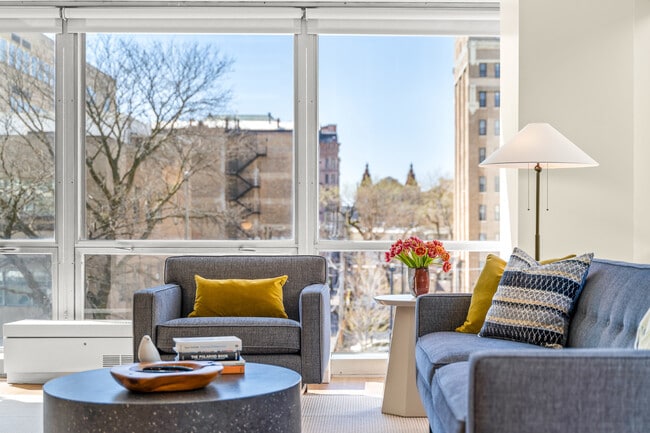 Building Photo - 340 W Diversey Pkwy