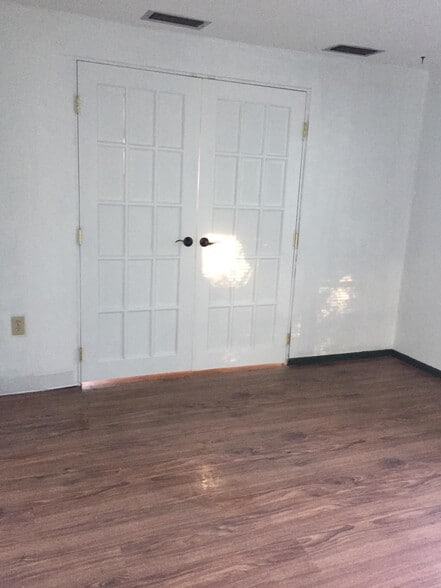 Building Photo - 3743 Woodcock Dr