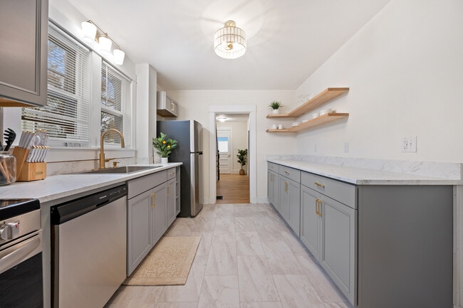 Building Photo - 34 Allen St