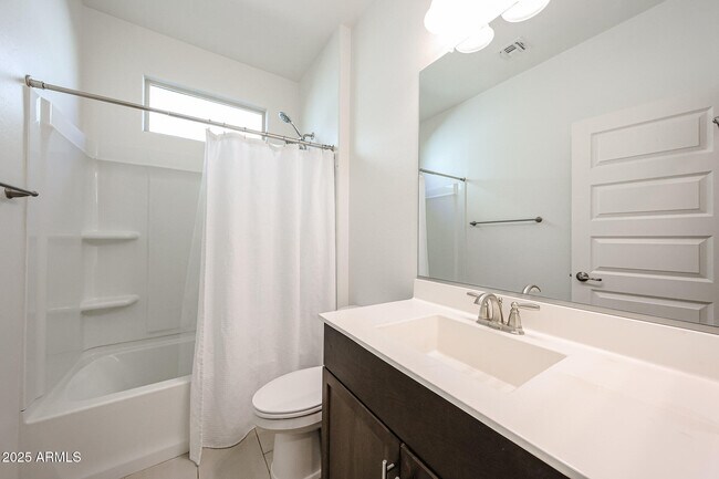 Building Photo - 14651 W Valentine St