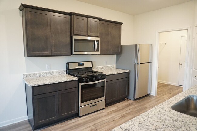 Building Photo - Modern 4 Bedroom Home in Windmill Farms with Community Pools and Trails