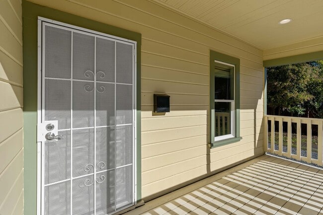 Building Photo - Welcoming 3-Bedroom, 1-Bath Single-Family Home