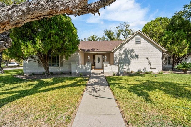 Building Photo - 106 Angela Dr