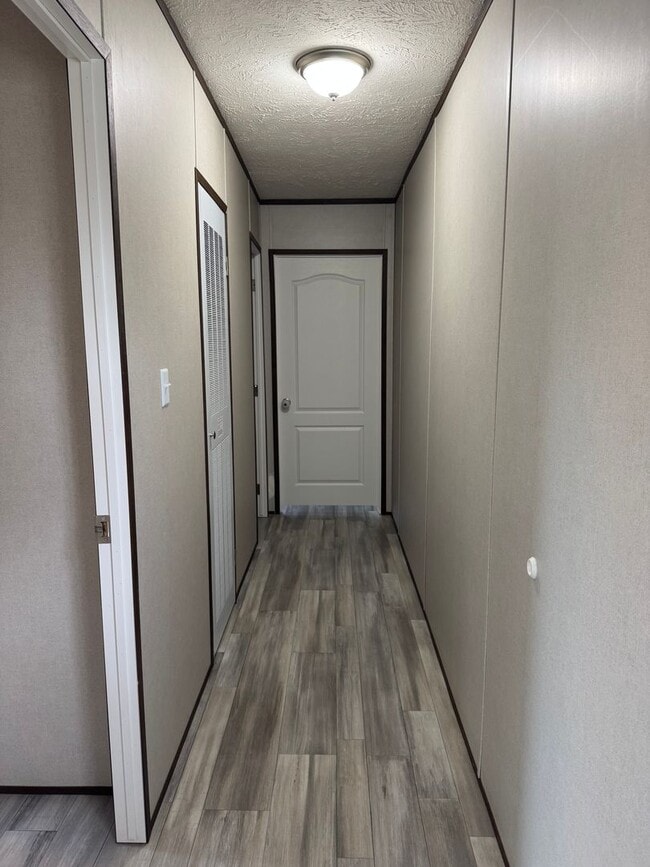 Building Photo - Newer Mobile Home in Country Setting