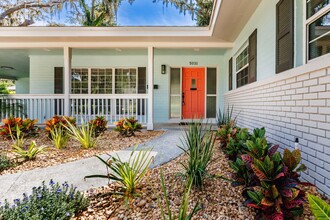 Building Photo - Completely Renovated 3/2 in Lake Conway Es...