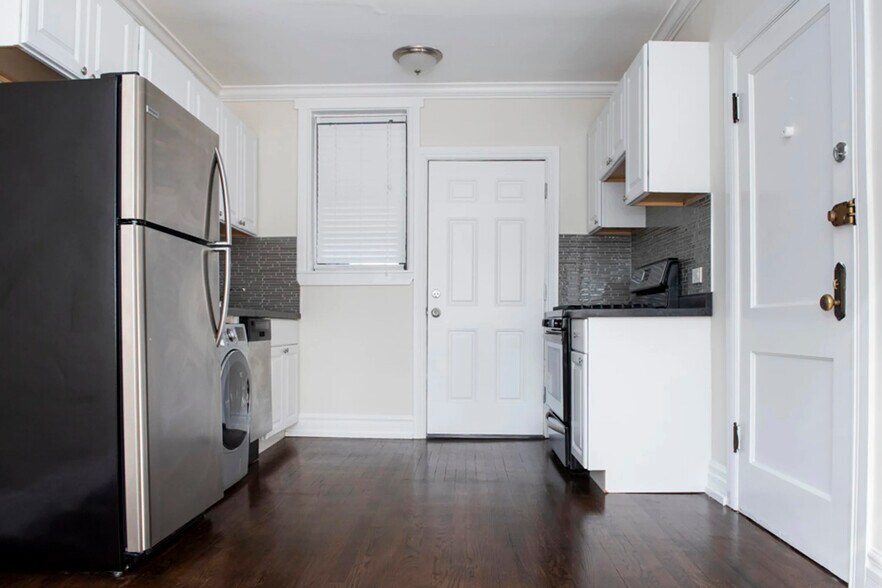 Building Photo - 1056 W Lill Ave