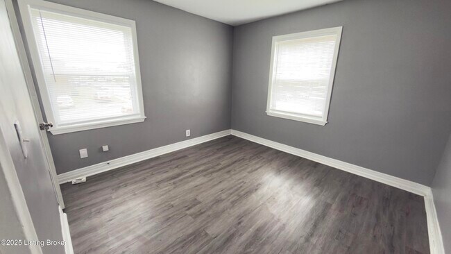 Building Photo - 4148 Hillview Ave