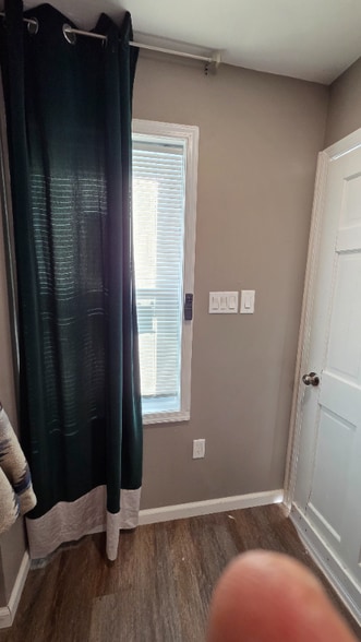 Building Photo - 1421 S Carey St