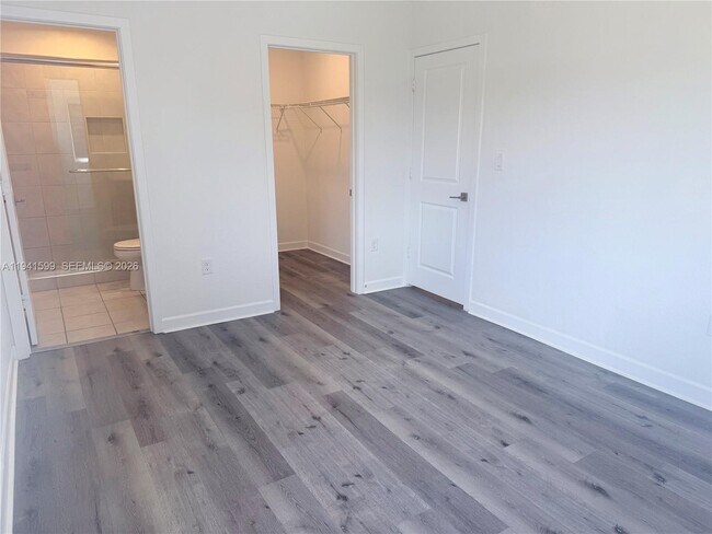 Building Photo - 2418 SE 10th St