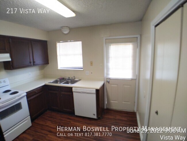 Building Photo - 217 Vista Way