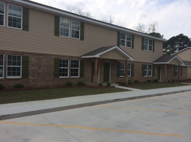 Primary Photo - Creekside Villas
