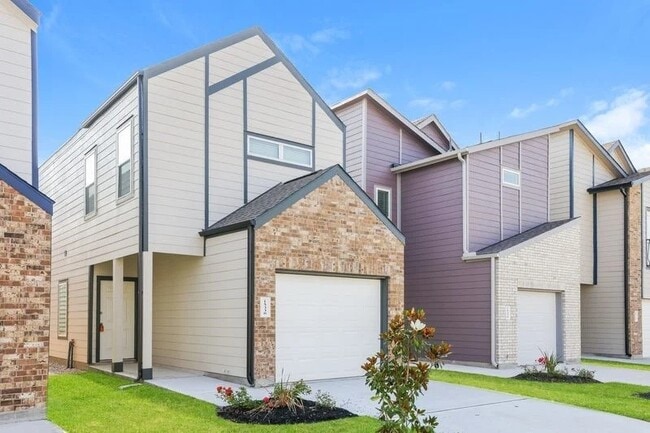 Building Photo - 15338 Estrella Rd W