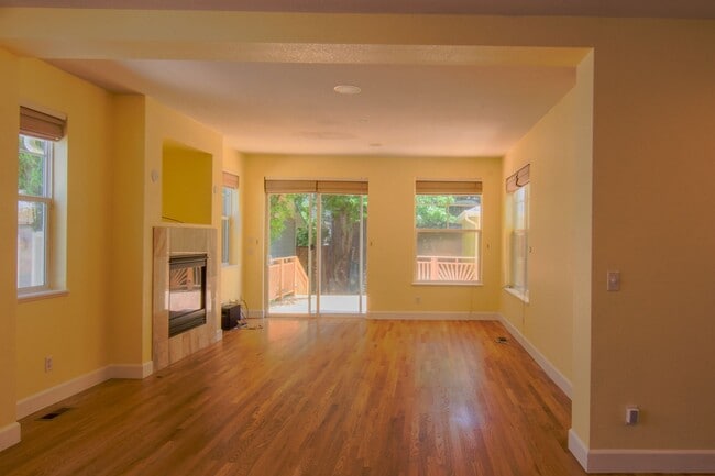 Building Photo - Prime Central Park 5bed/4ba