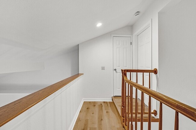 Building Photo - Beautiful Townhome in the Heart of Pleasanton