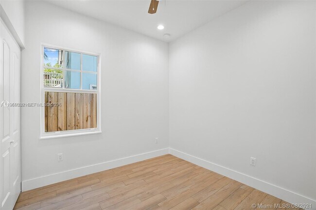 Building Photo - 711 N L St