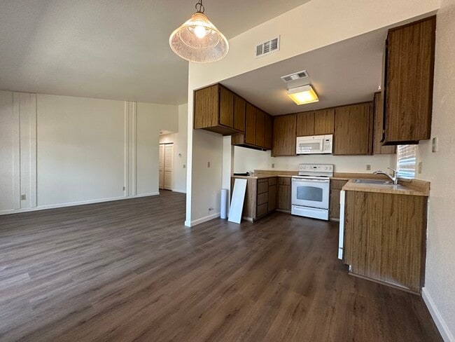 Building Photo - 8613 Tiogawoods Dr