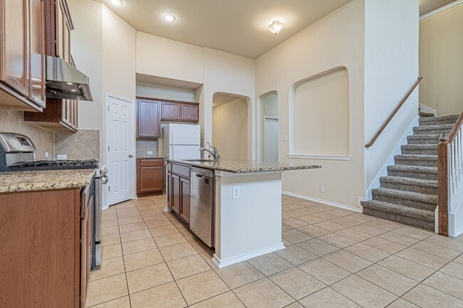 Primary Photo - Great 4 bedroom 2.5 bath in Wildhorse