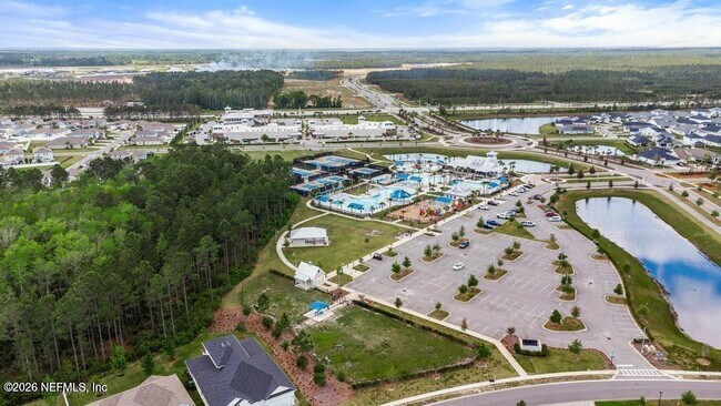 Building Photo - 260 Brandon Lks Dr