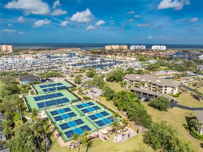 Building Photo - 2060 King Tarpon Dr