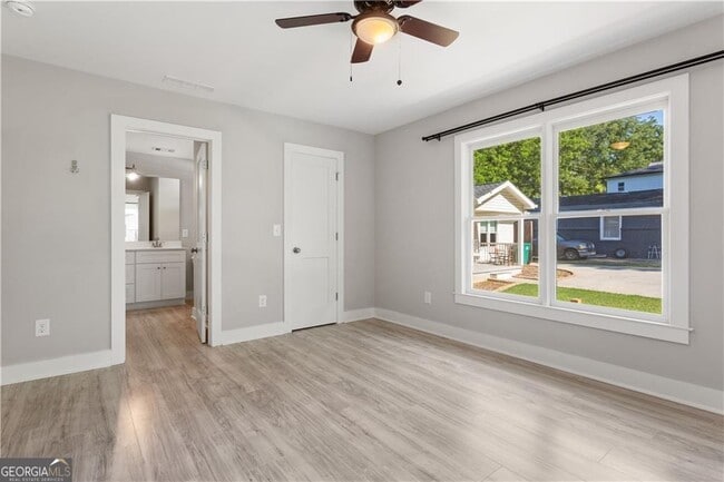 Building Photo - 2666 Davenport St