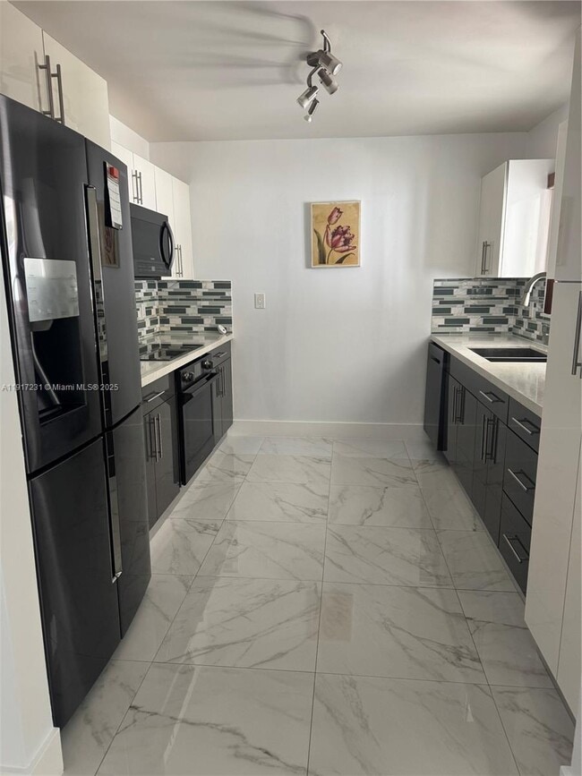 Building Photo - 9635 Haitian Dr