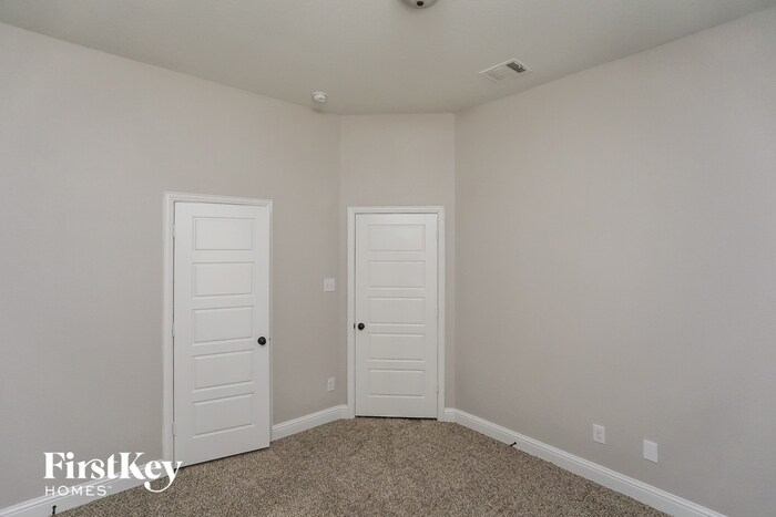 Building Photo - 317 Strait Ln