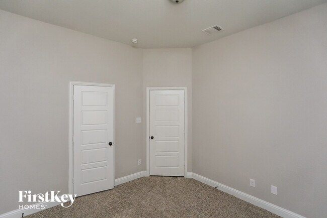 Building Photo - 317 Strait Ln