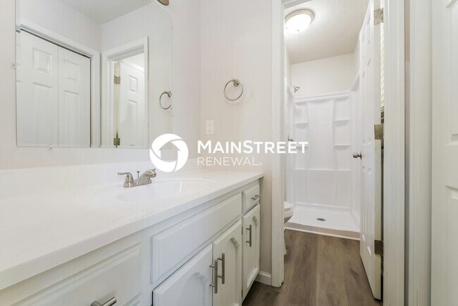 Building Photo - 3 Bedroom Pet-Friendly Home in INDEPENDENCE, MO with Main Street Renewal