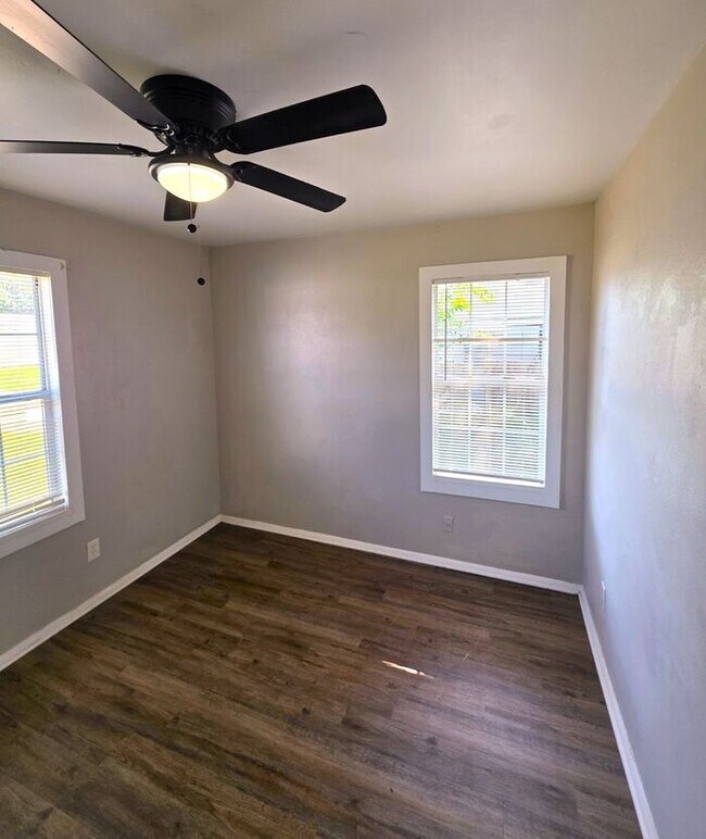 Building Photo - Charming 3-Bedroom Del City Home with a Spacious Backyard
