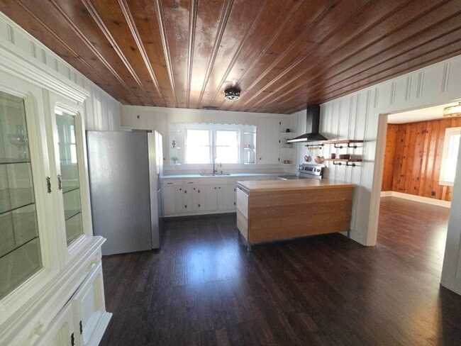 Building Photo - 209 Bartlett Ave