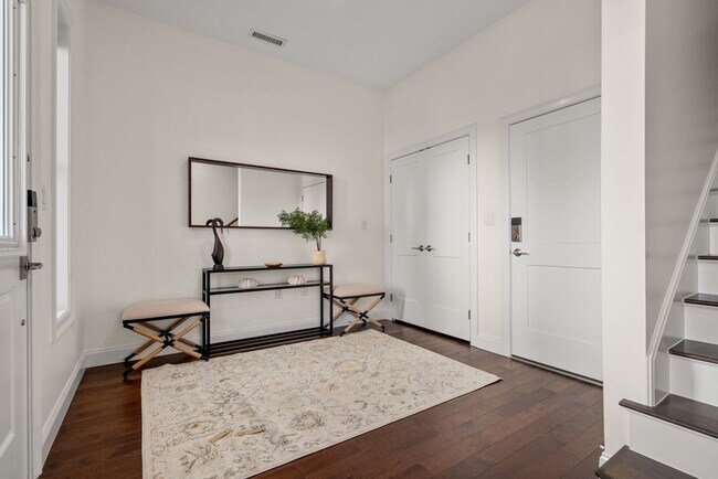 Building Photo - 162 Clark St