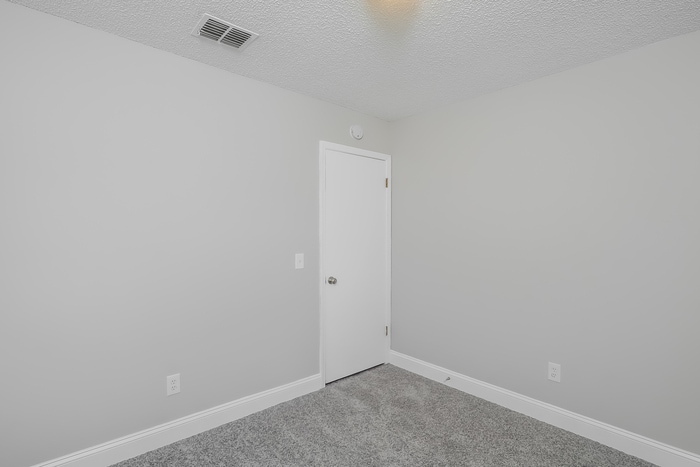 Building Photo - 2386 Dundee Ct E