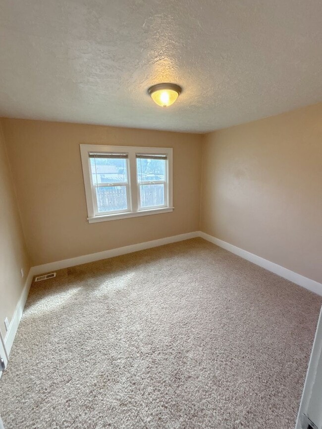 Building Photo - Charming 3 Bed, 2 Bath Home in Pocatello!