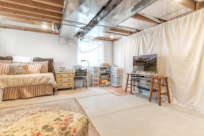 Building Photo - 37440 Curwood Dr