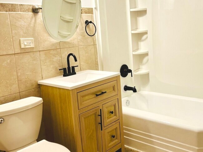 Building Photo - 5110 W Hutchinson St