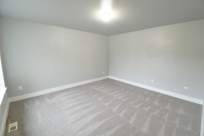 Building Photo - 2430 106th Dr SE