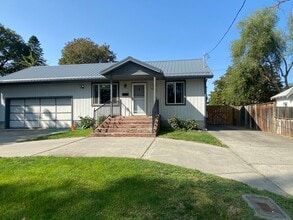 Building Photo - 4 bedrooms, 1.5 baths Millwood-20x30 shop ...